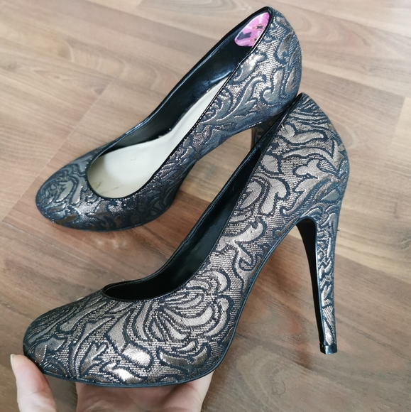 Ninewest Heels - Picture 2 of 5